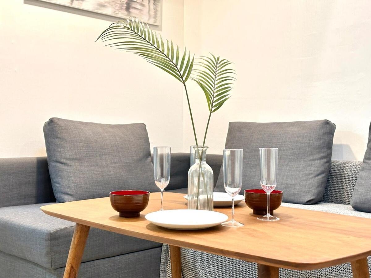 Spacious And Relaxing Duplex Hongik Stn 1min Apartment *